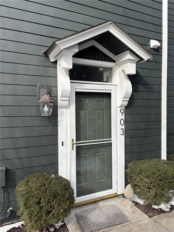 903 W 41st Place, Kansas City, MO 64111