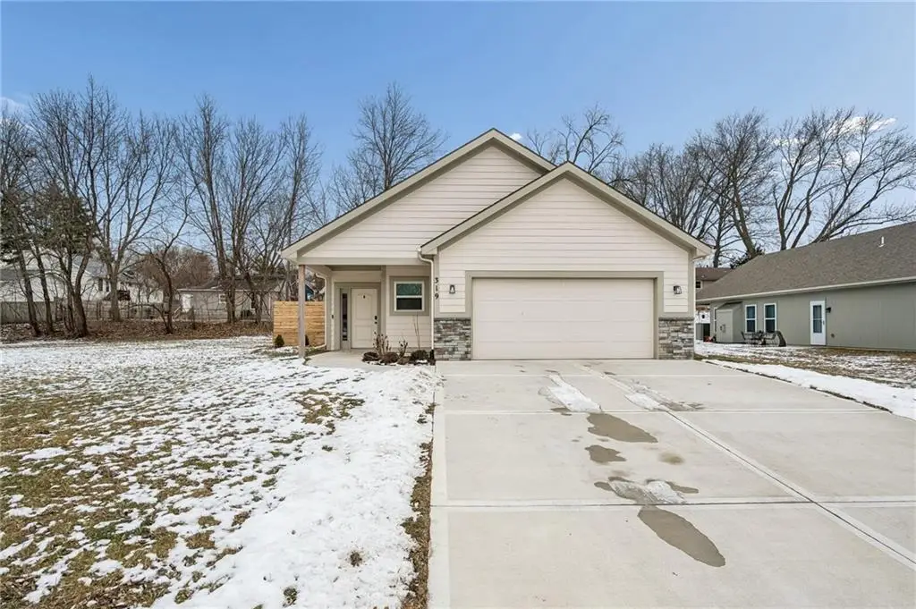 319 E Meadow Street, Smithville, MO 64089 - Image #1