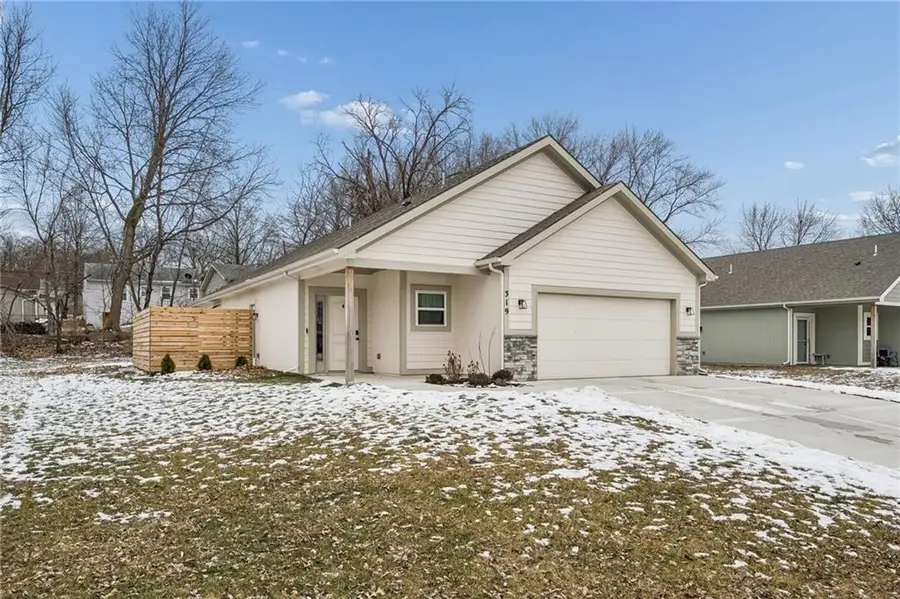 319 E Meadow Street, Smithville, MO 64089 - Image #2