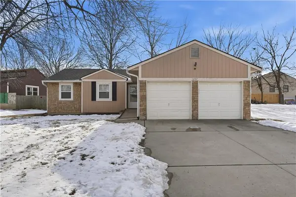 16517 Indian Creek Parkway, Olathe, KS 66062