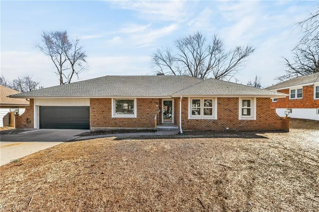 10437 Grand Avenue, Kansas City, MO 64114 - #1