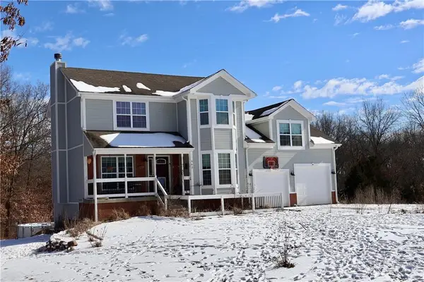 962 NW 445 Road, Centerview, MO 64019