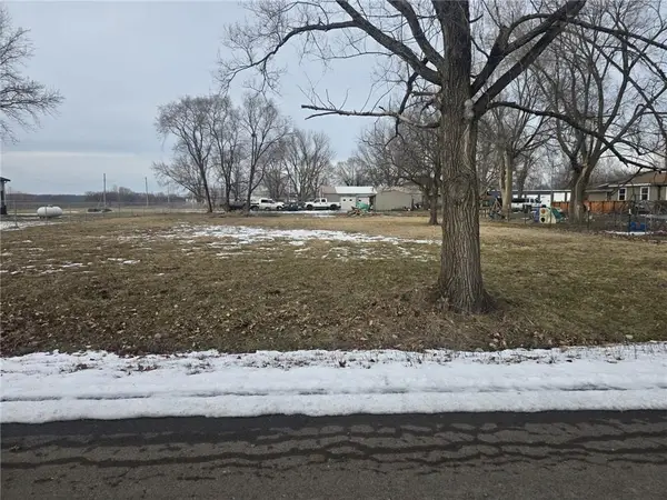 725 Pearl Street, East Lynne, MO 64743