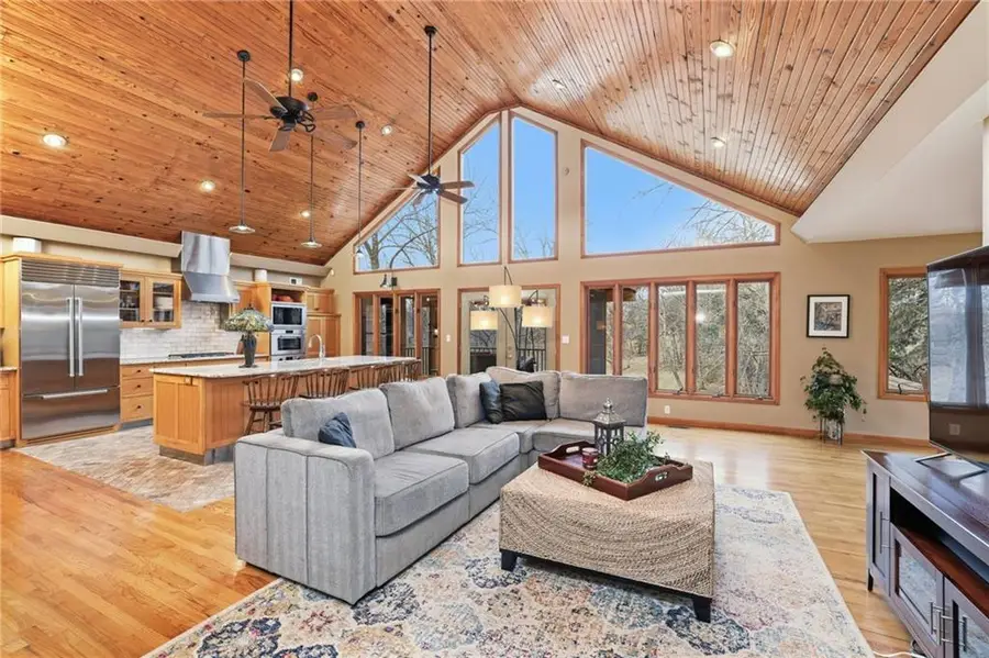 806 W Red Bridge Road, Kansas City, MO 64114 - #3