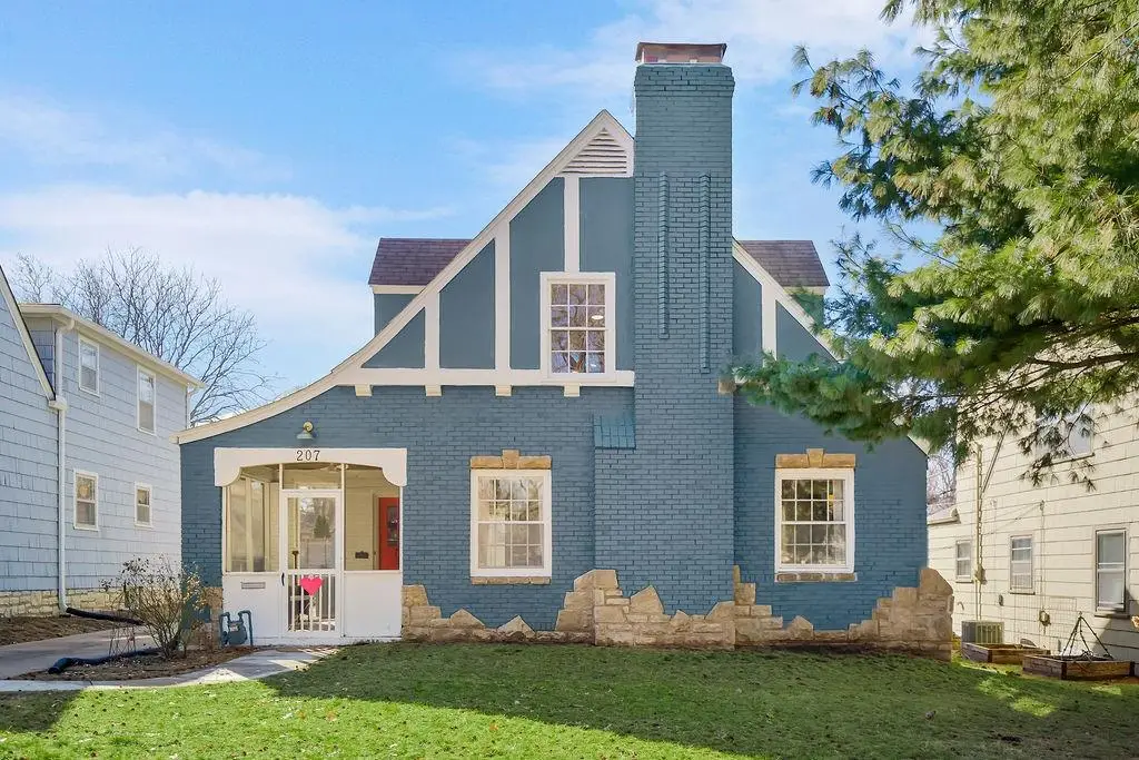207 E 73rd Terrace, Kansas City, MO 64114 - #1