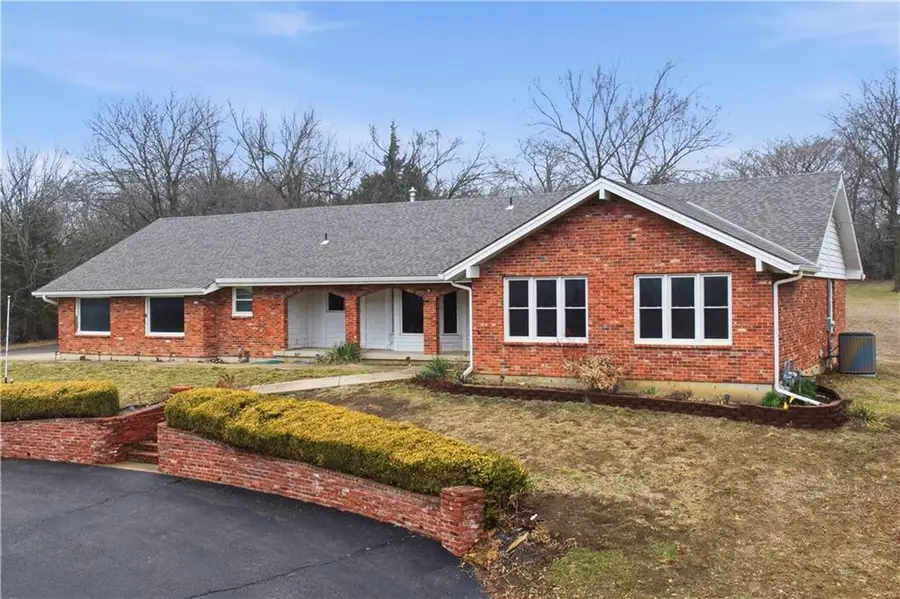 24870 W 133rd Terrace, Olathe, KS 66061 - #2