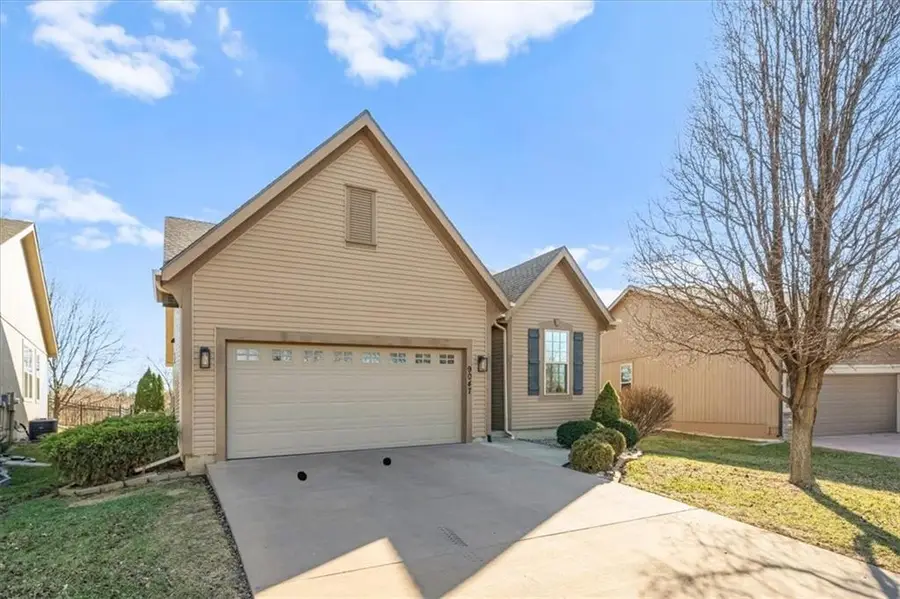 9047 Meadow View Drive, Lenexa, KS 66227 - #2