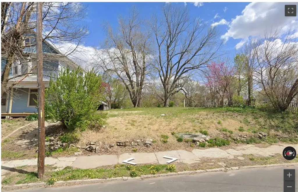 1215 N 10th Street, Saint Joseph, MO 64501 - #1