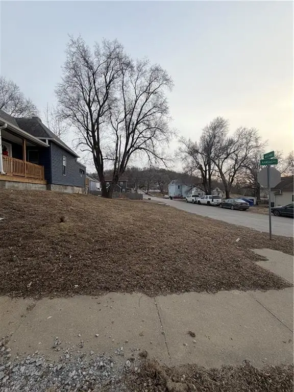 302 E Kansas Street, St Joseph, MO 64504