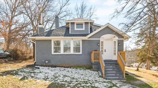 9305 E 16th Street, Independence, MO 64052