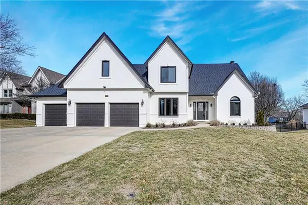 1480 E Sleepy Hollow Drive, Olathe, KS 66062