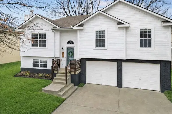 404 NW Orion Drive, Grain Valley, MO 64029