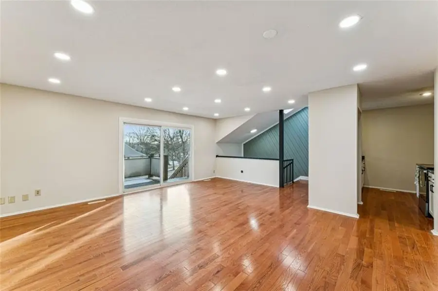 10902 Bradshaw Street, Overland Park, KS 66210 - Image #3