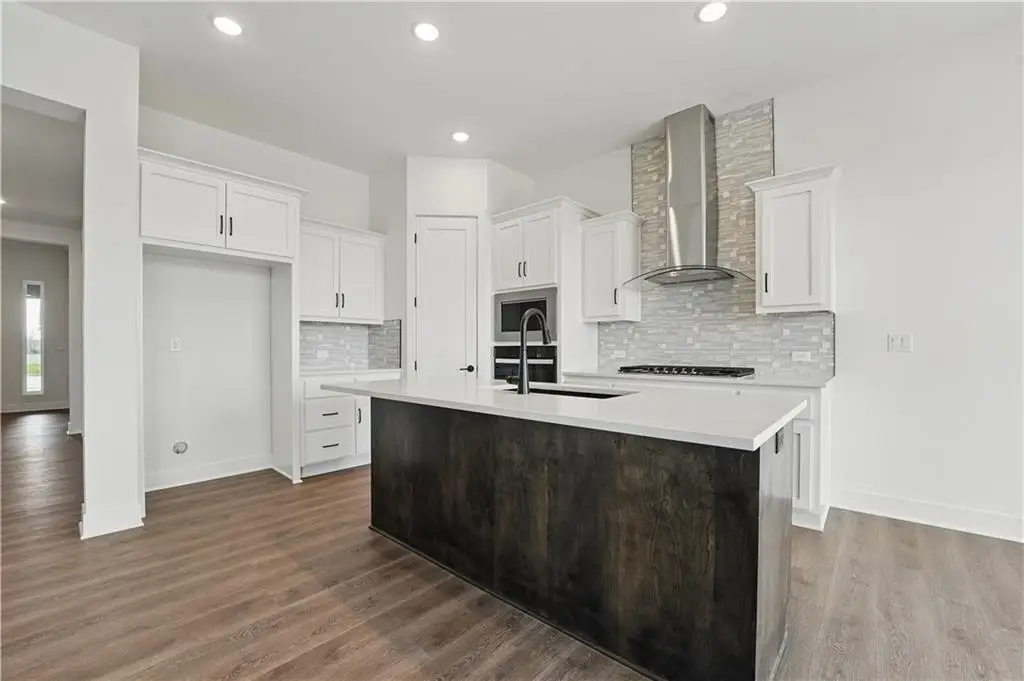 1710 NW 105th Street, Kansas City, MO 64155 - #1