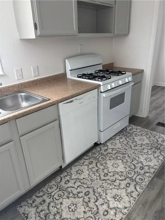 609 NE 42nd Street, Kansas City, MO 64116 - Image #2