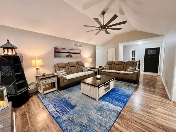 2513 NE Remington Court, Blue Springs, MO 64014