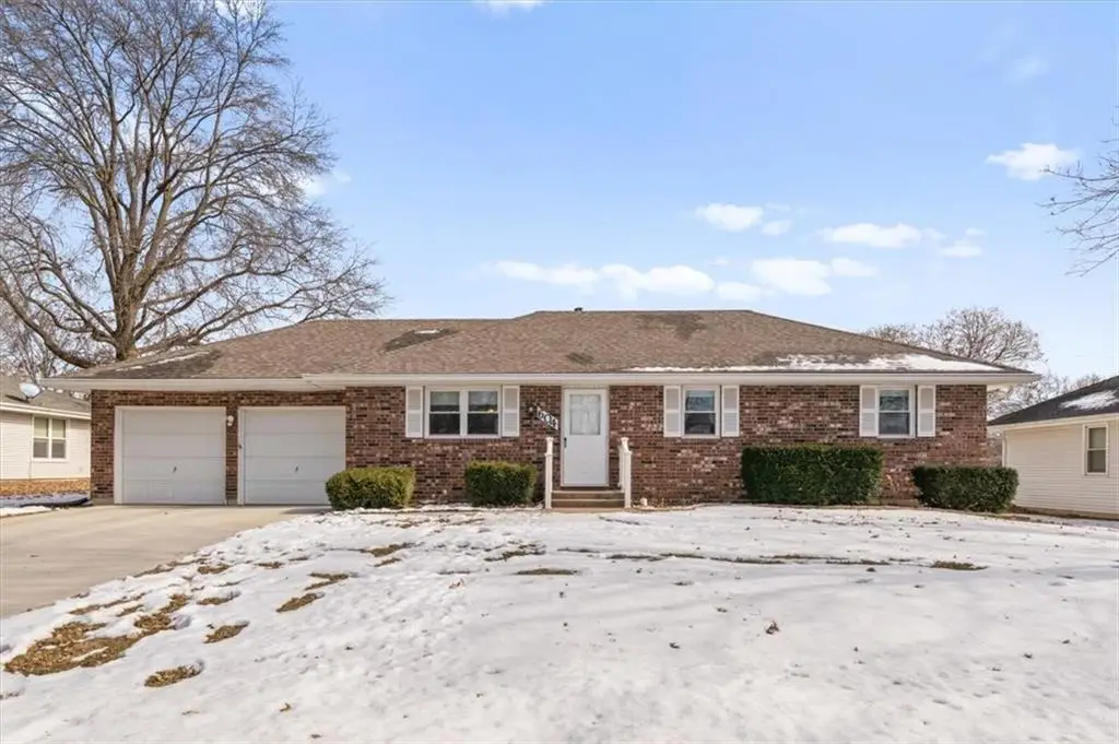 604 NE 1st Street, Blue Springs, MO 64014 - #1