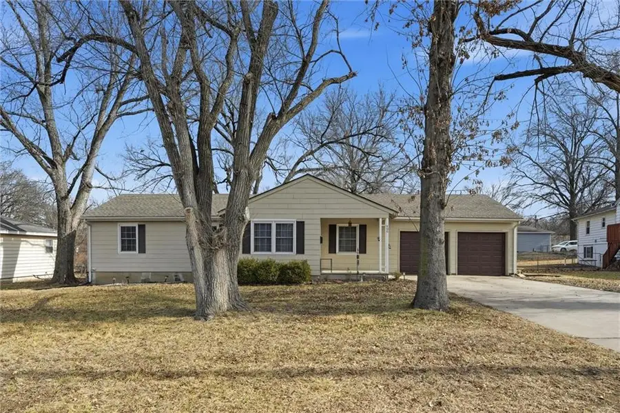 406 N 17th Street, Leavenworth, KS 66048 - #2