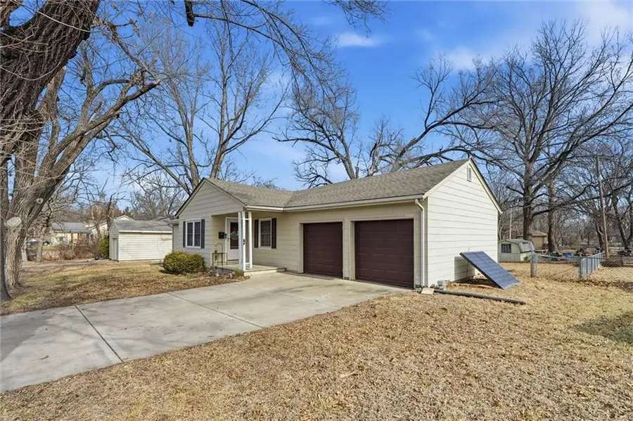 406 N 17th Street, Leavenworth, KS 66048 - #3