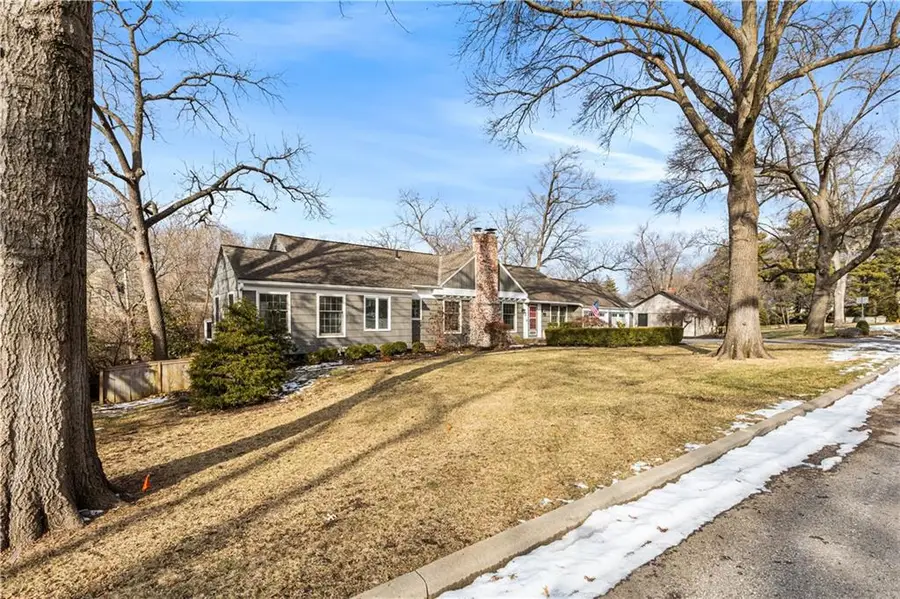 8302 Cherokee Lane, Leawood, KS 66206 - Image #2