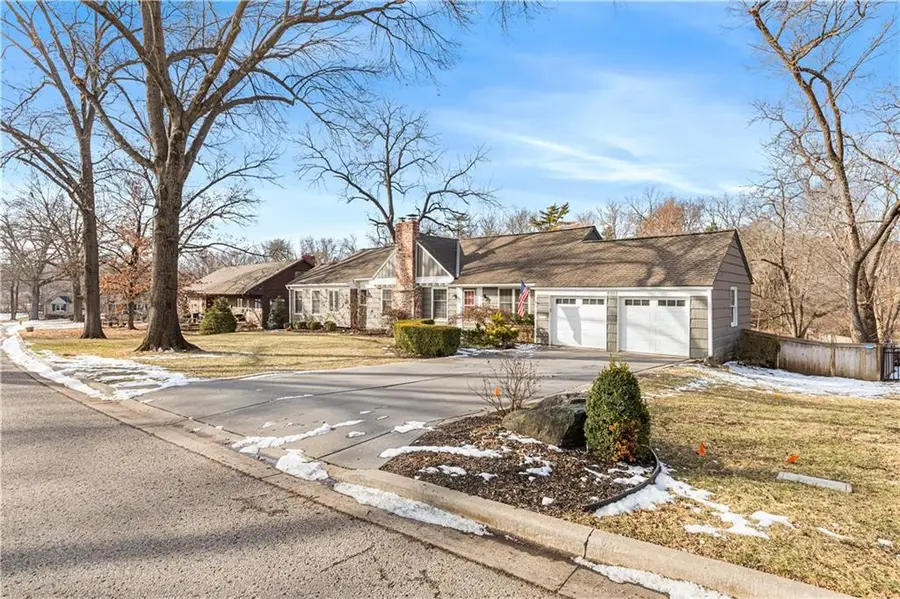 8302 Cherokee Lane, Leawood, KS 66206 - Image #3
