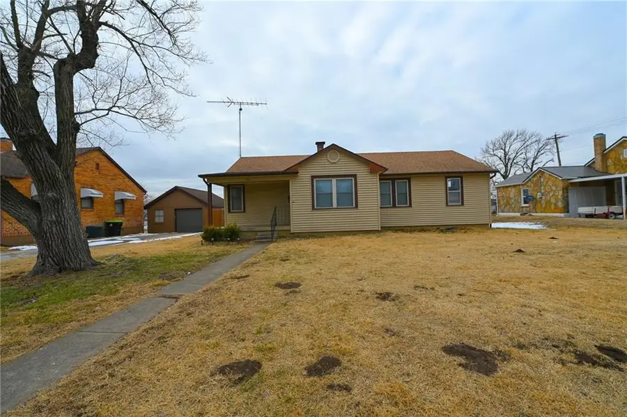 102 Winner Road, El Dorado Springs, MO 64744 - #2