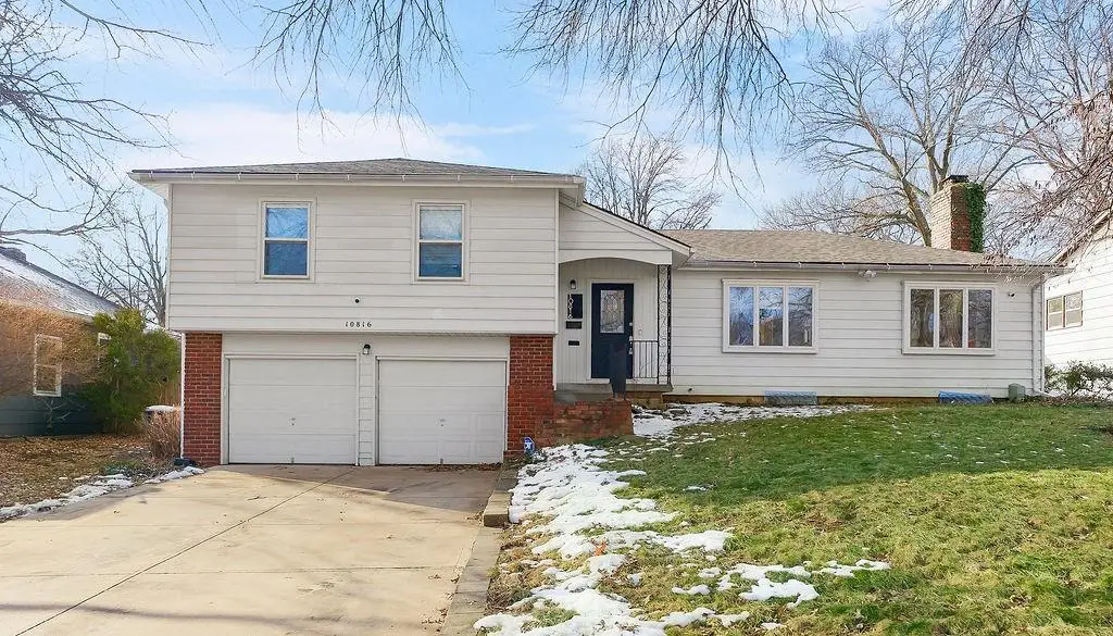 10816 Oak Street, Kansas City, MO 64114 - Image #1