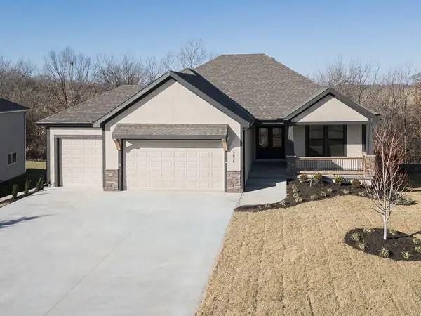 1942 Edgewood Drive, Leavenworth, KS 66048