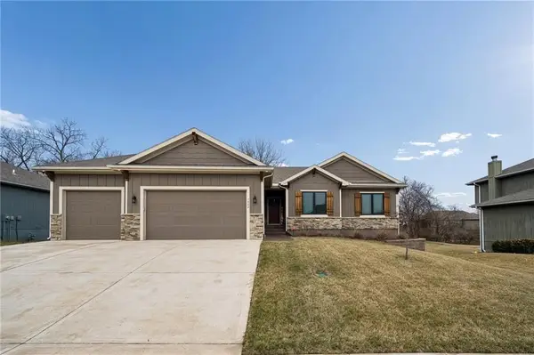1402 NW Burr Oak Lane, Grain Valley, MO 64029