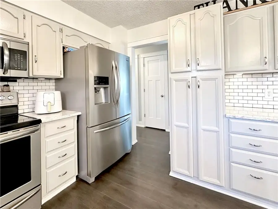 15404 S Summertree Lane, Olathe, KS 66062 - #3