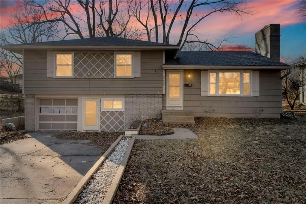 8608 Spring Valley Road, Raytown, MO 64138 - #1