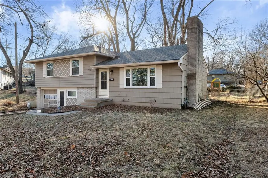 8608 Spring Valley Road, Raytown, MO 64138 - #3