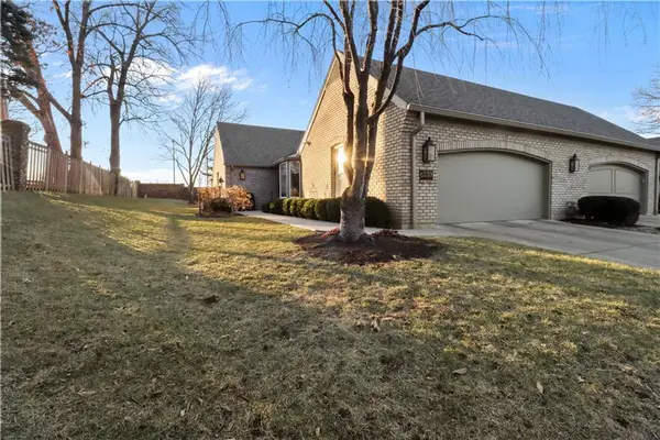 6330 Kennett Place, Mission, KS 66202