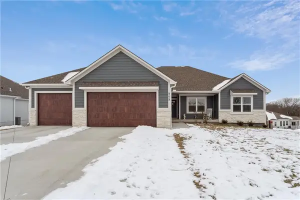 909 Captain Merriman Drive, Freeman, MO 64746