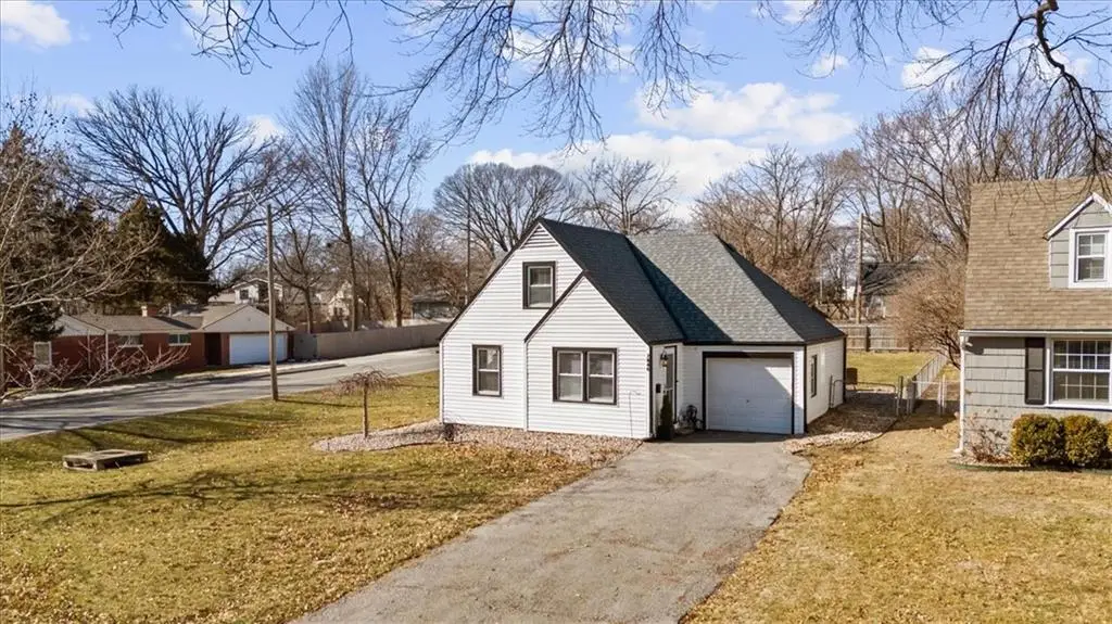 7846 Summit Street, Kansas City, MO 64114 - #1