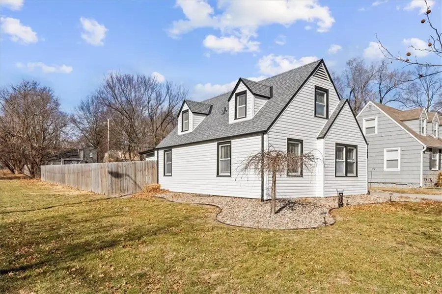 7846 Summit Street, Kansas City, MO 64114 - #2