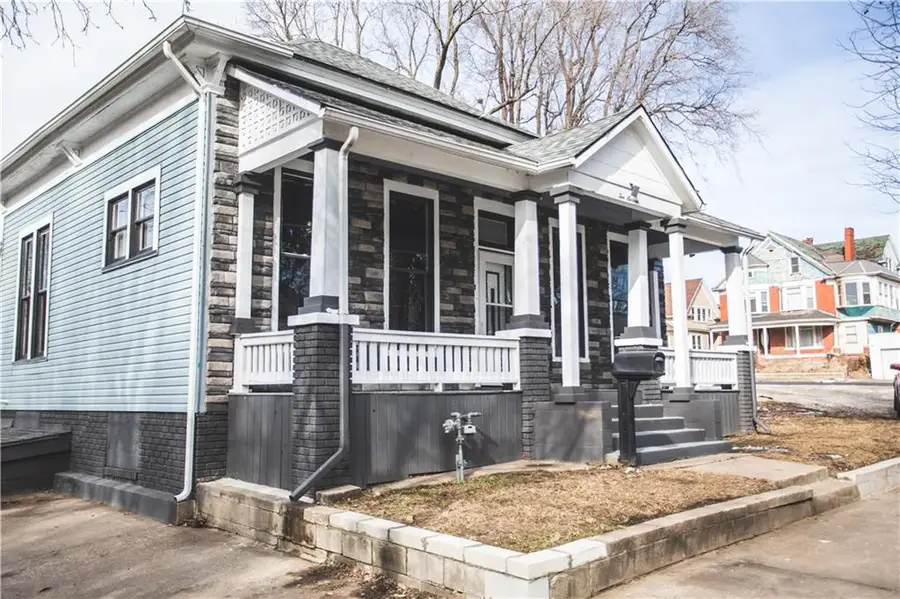 1016 N 11th Street, Saint Joseph, MO 64501 - #2