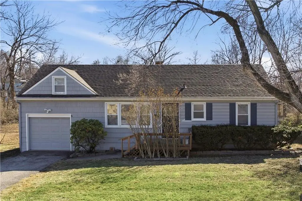 409 E 90th Street, Kansas City, MO 64131 - #1