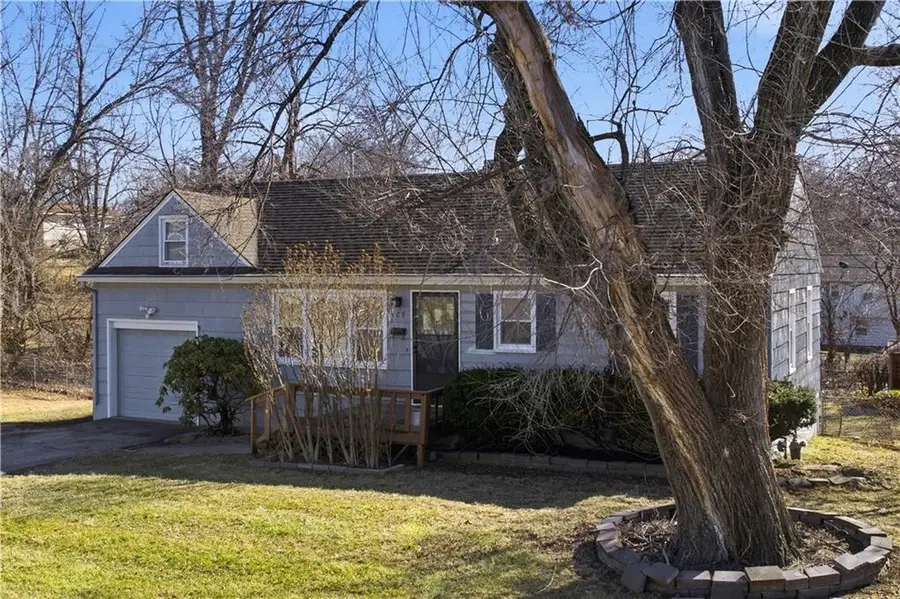 409 E 90th Street, Kansas City, MO 64131 - #2