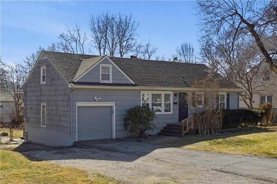 409 E 90th Street, Kansas City, MO 64131 - #3