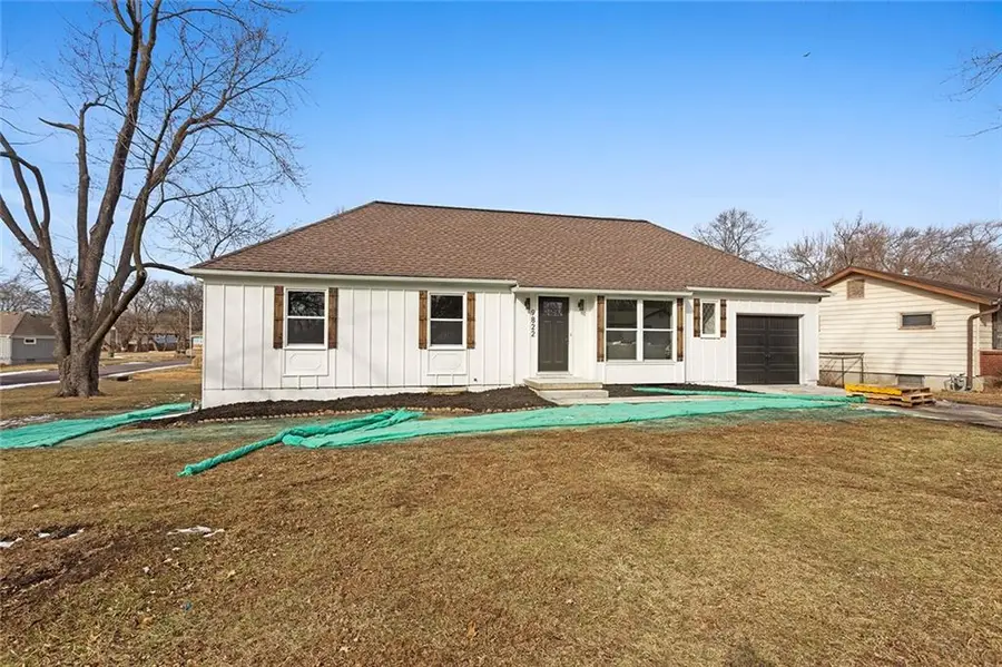 9822 England Drive, Overland Park, KS 66212 - Image #2