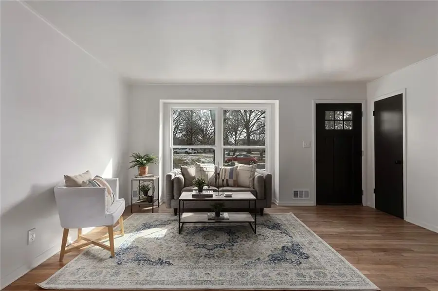 9822 England Drive, Overland Park, KS 66212 - Image #3