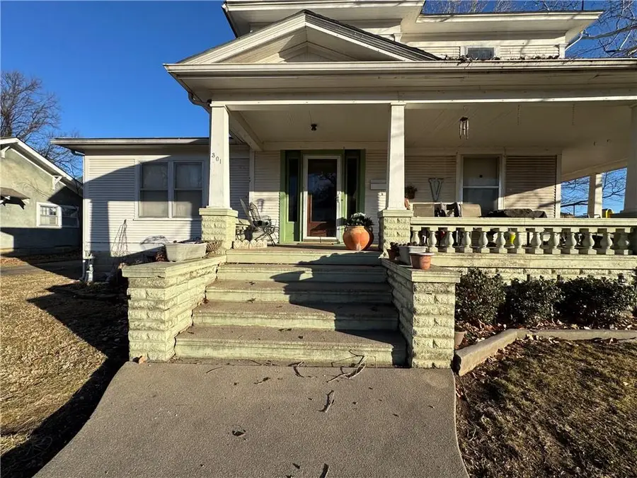301 W Pine Street, Columbus, KS 66725 - #2