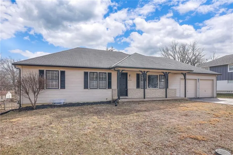 5729 Laurel Avenue, Raytown, MO 64133 - #3