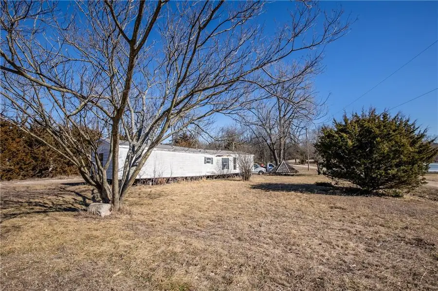 58 N Lakeview Drive, Pleasanton, KS 66075 - Image #2