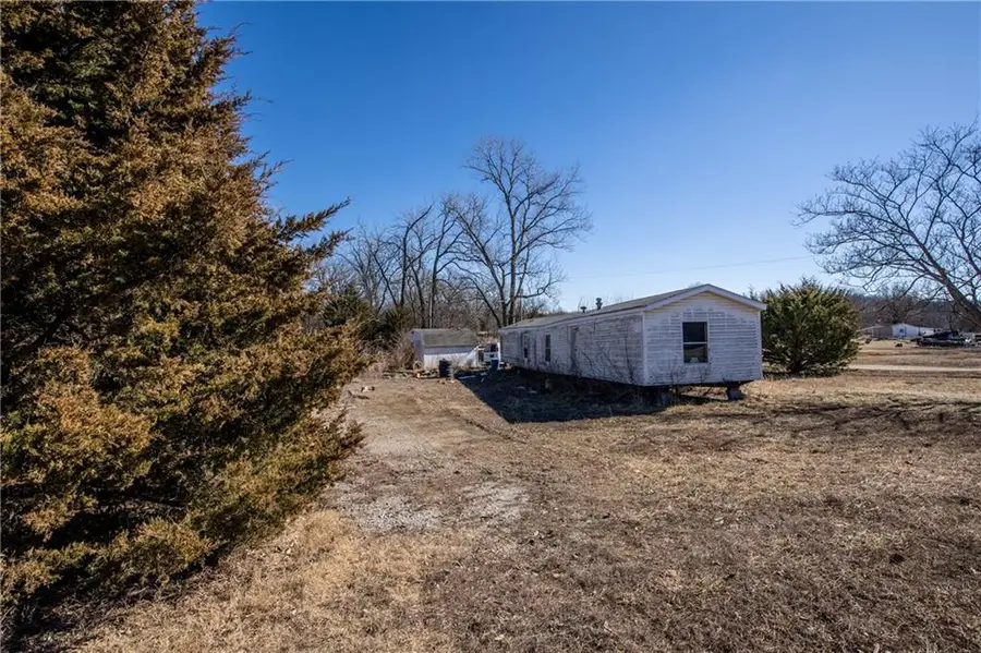 58 N Lakeview Drive, Pleasanton, KS 66075 - Image #3