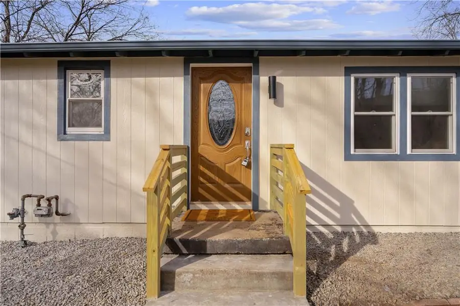 6606 E 103rd Street, Kansas City, MO 64138 - #2