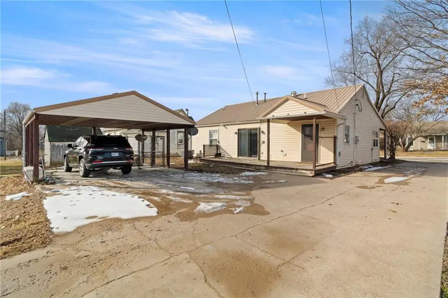 307 S Daviess Street, Gallatin, MO 64640 - #3