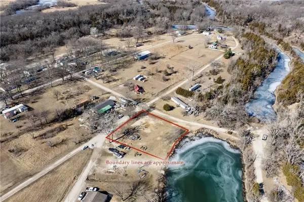 50 N Lakeview Drive, Pleasanton, KS 66075
