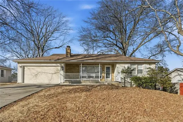 102 NW 65th Street, Gladstone, MO 64118